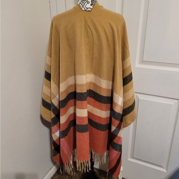 Francesca's brinxly brushed plaid poncho‎ - Picture 6 of 7